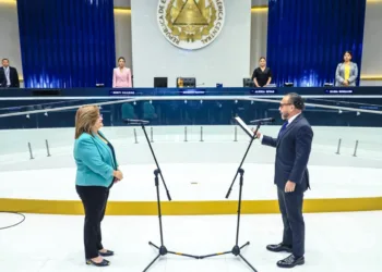 Diputados salvadoreños reeligen a cuestionada procuradora de Derechos Humanos para el periodo 2025-2028