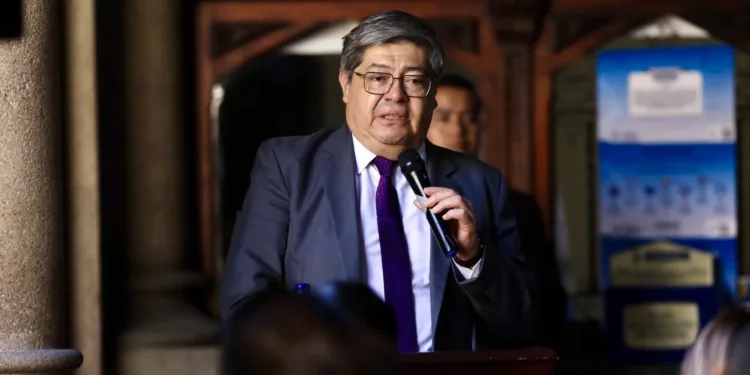Francisco Jiménez continúa como ministro de Gobernación de Guatemala a pesar de su renuncia en medio de escándalo por fuga de prisioneros