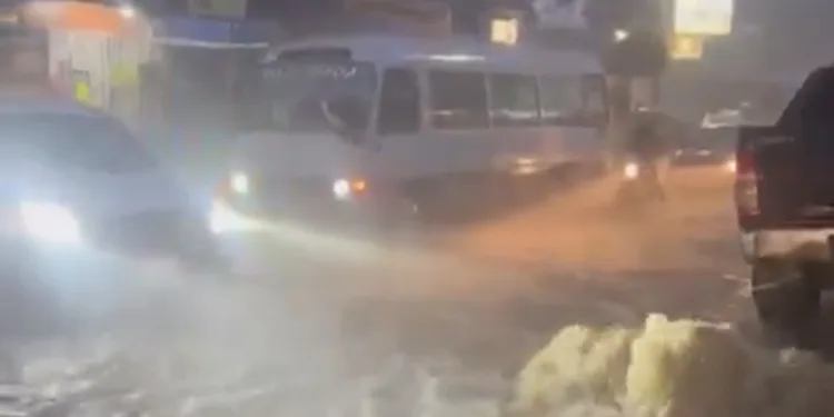 Fuertes lluvias en Tegucigalpa provocan inundaciones y derrumbes