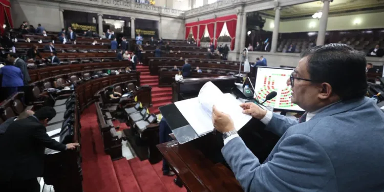 Guatemala aprueba la Ley Antipandillas: presidente celebra nueva herramienta para combatir maras y crimen organizado