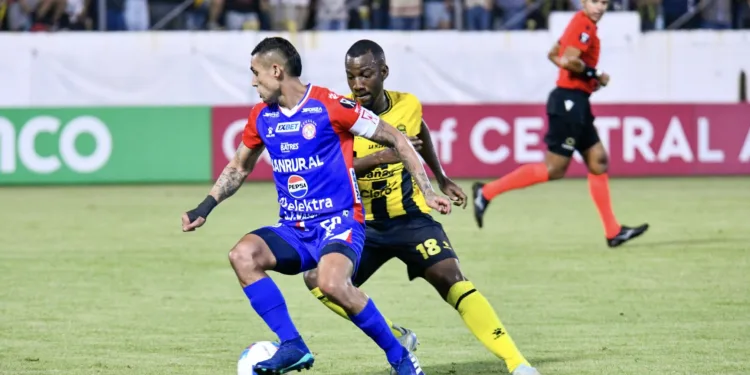 Real España y Xelajú empatan 1-1 en la semifinal de ida de la Copa Centroamericana Concacaf