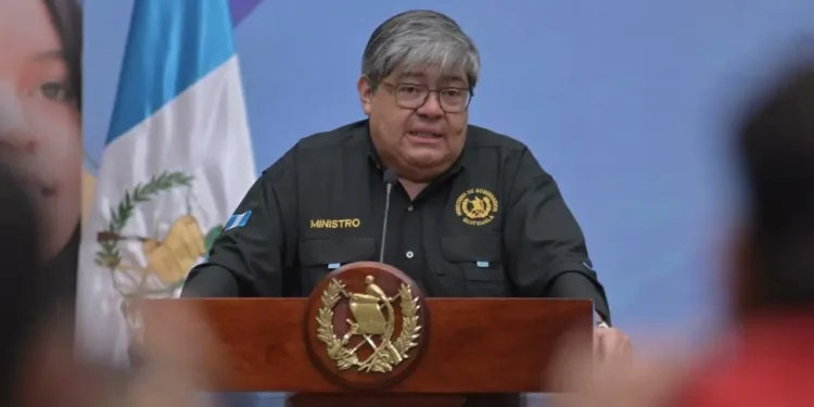 Exministro de Gobernación pide a presidente de Guatemala “no claudicar” ante presiones políticas