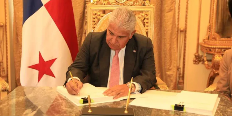 Presidente de Panamá sanciona Ley del Presupuesto 2026 con inversión récord de $11 mil millones en obras públicas y programas sociales