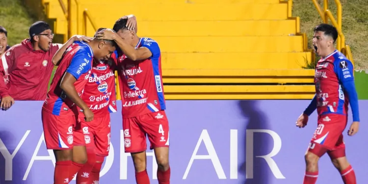 Xelajú vence a Real España en penales y avanza a la gran final de la Copa Centroamericana