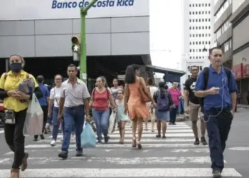 La población ocupada en Costa Rica cae en más de 80,000, mujeres concentran dos tercios de la caída