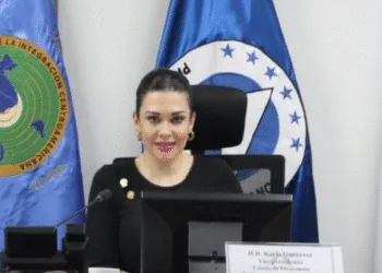 La nueva presidenta del Parlacen asume su cargo pese a amparos