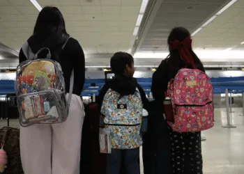 El drama de niños estadounidenses obligados a seguir a sus madres guatemaltecas deportadas