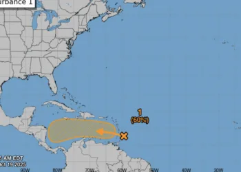 Centro Nacional de Huracanes vigila potencial depresión tropical que podría alcanzar Centroamérica