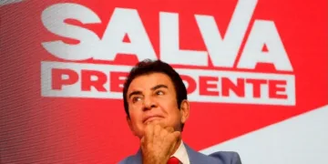 Candidato hondureño Salvador Nasralla se declara favorito y propone romper con China y Venezuela