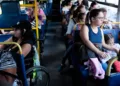 La movilidad urbana limita el acceso al trabajo de miles de mujeres en Latinoamérica
