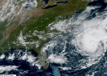 Alerta en Centroamérica por onda tropical AL98 con alta probabilidad de convertirse en tormenta en el Caribe