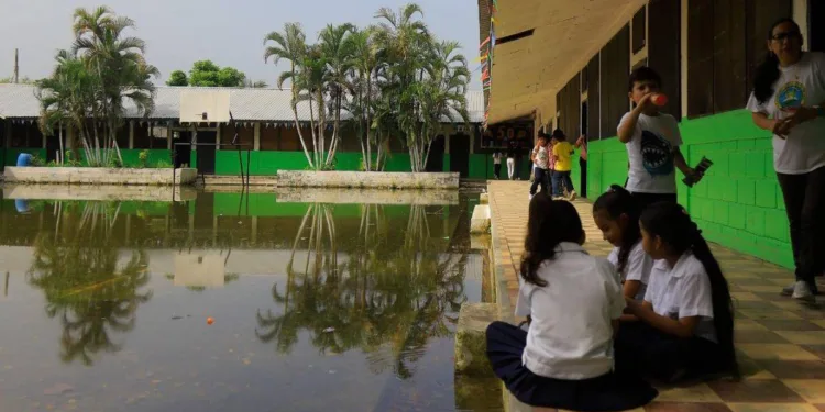 Educación suspende clases en cuatro departamentos de Honduras por lluvias y alerta roja