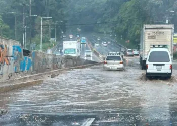 Lluvias intensas ponen en alerta a El Salvador y Guatemala; Centroamérica sigue bajo condiciones inestables
