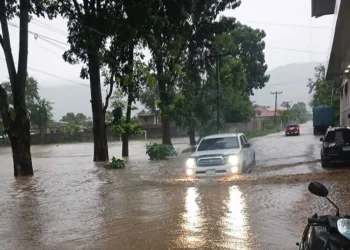Honduras mantiene alerta roja en la capital y extiende vigilancia en 12 departamentos