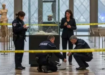Así fue el robo al Louvre y estas son las joyas de la corona que se llevaron