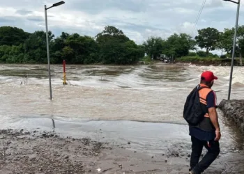 Xiomara Castro convoca reunión de emergencia por lluvias que dejan una joven muerta y 33 familias evacuadas en Honduras