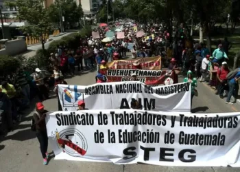 Pactos colectivos en Guatemala superan los 320 millones de dólares y exponen enormes privilegios sindicales