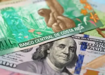 Colón costarricense marca su nivel más fuerte en 17 años por histórica oferta de dólares