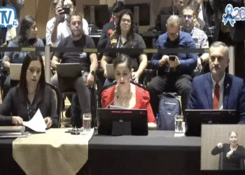 Comisión legislativa recomienda levantar fuero al presidente Rodrigo Chaves por beligerancia política