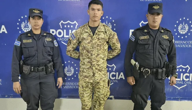 Arrestan a soldado salvadoreño por matar accidentalmente a mujer en Centro Histórico de San Salvador