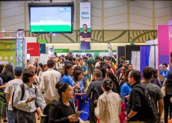 Desempleo en Costa Rica bajó a 5.7 % en tercer trimestre de 2025