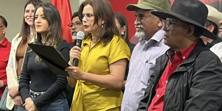 Honduras: Candidata oficialista encabeza campaña contra consejera electoral en medio de presunto complot a los comicios