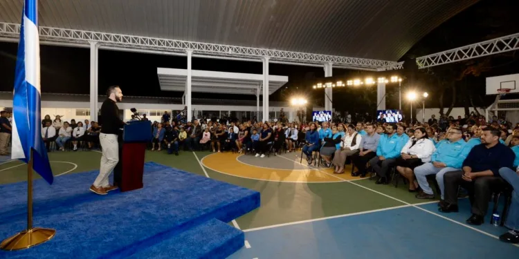 Bukele inaugura 70 escuelas y proyecta rehabilitar 324 centros más