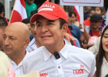 Candidato liberal insiste en que ha trazado un rumbo claro para Honduras y promete transparencia, empleo y seguridad
