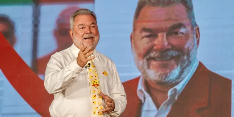 Líder liberal en Honduras denuncia persecución política y advierte sobre posible orden de captura