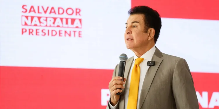 Candidato liberal acusa al oficialismo hondureño de entorpecer comicios y propone que líderes evangélicos manejen traslado del material electoral