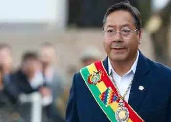 Presidente de Bolivia se despide ofreciendo disculpas antes de entregar el poder a Rodrigo Paz