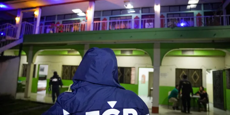 Capturan en El Salvador a 17 integrantes de red de narcotráfico vinculada con Guatemala