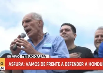 Candidato nacionalista llama a defender la democracia y la libertad durante multitudinaria marcha en Tegucigalpa