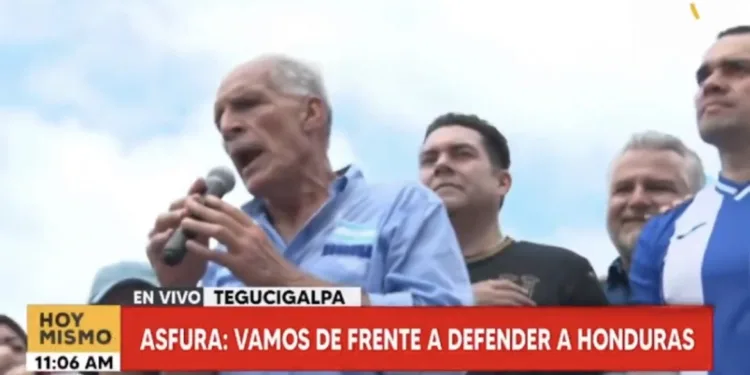 Candidato nacionalista llama a defender la democracia y la libertad durante multitudinaria marcha en Tegucigalpa