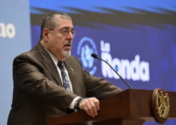 Presidente destaca llegada de misión de la OEA y llama a defender la democracia en Guatemala