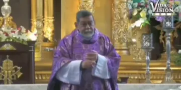Se vuelve viral video de sacerdote que critica a fiscal general y a juez de Guatemala durante homilía