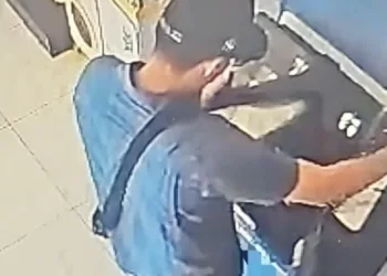 Detienen en El Salvador a tres venezolanos y un mexicano acusados de intentar vulnerar cajeros automáticos