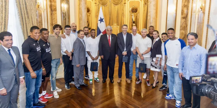 Presidente de Panamá recibe a la selección tras su clasificación al Mundial 2026