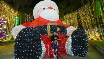 El Salvador inaugura la Villa Navideña más grande del país