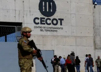 Bukele y Elon Musk intercambian mensajes en X sobre la política de seguridad y las cárceles en El Salvador