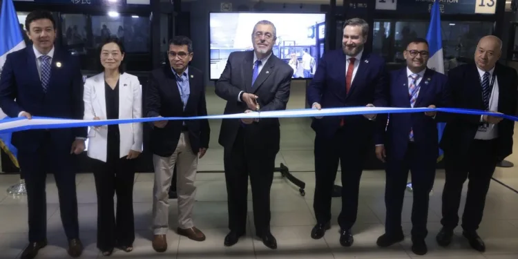 Presidente de Guatemala inaugura módulos migratorios en el Aeropuerto La Aurora donados por Taiwán y equipados por EE UU