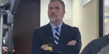 Guatemala: Excandidato presidencial acusa a la fiscal general de ser “madrina de la corrupción” tras suspensión de su audiencia