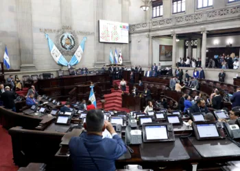 Guatemala aprueba presupuesto 2026 por $21,250.97 millones en sesión extendida del Congreso