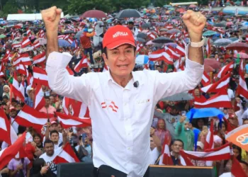 Honduras: Candidato presidencial liberal refuerza su mensaje, golpeado tras nuevos señalamientos de Trump