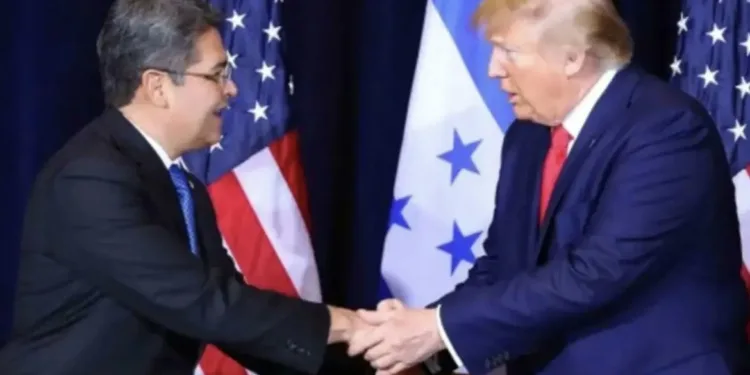 Llueven críticas a Trump ante el anuncio de indulto al expresidente hondureño condenado por narcotráfico