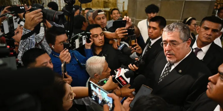 Presidente destaca la libertad de prensa en el Día del Periodista en Guatemala