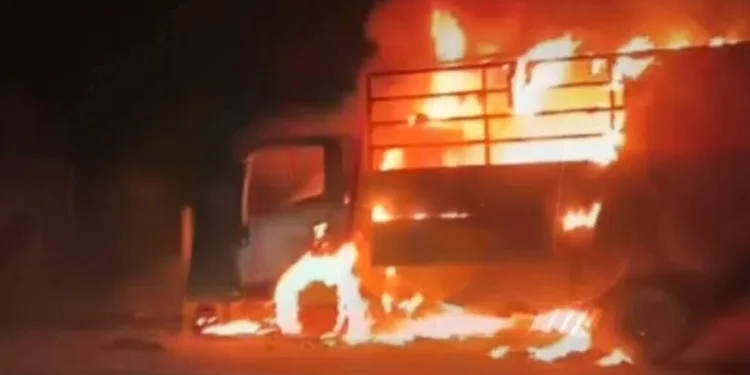 Turba lincha a un conductor y quema su camión tras muerte de un niño en Nicaragua