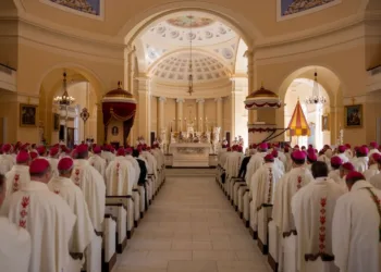 Obispos de EE.UU. condenan clima de temor contra migrantes, critican deportaciones masivas y piden reforma migratoria