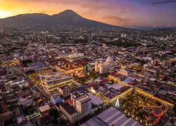 Centroamérica mantiene su impulso económico gracias al crédito, la inversión y las remesas