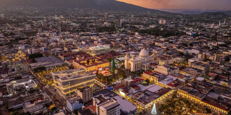 Centroamérica mantiene su impulso económico gracias al crédito, la inversión y las remesas